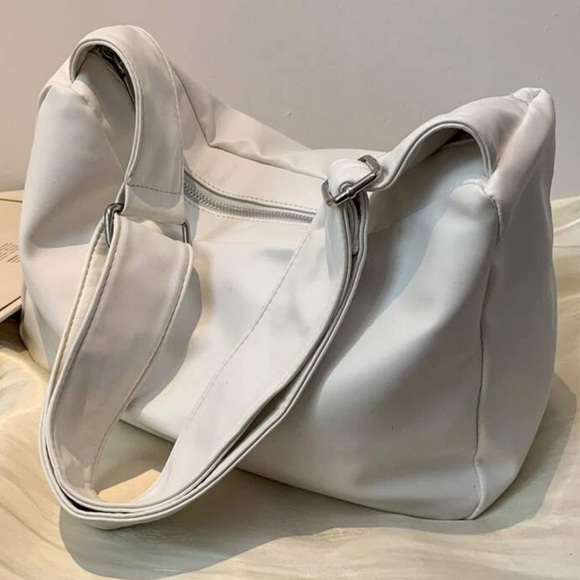 🎁Brand NEW white crossbody purse-never used! - Picture 2 of 12